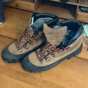 Danner Men's Tan and Black SOF Issue Combat Hiking Boots